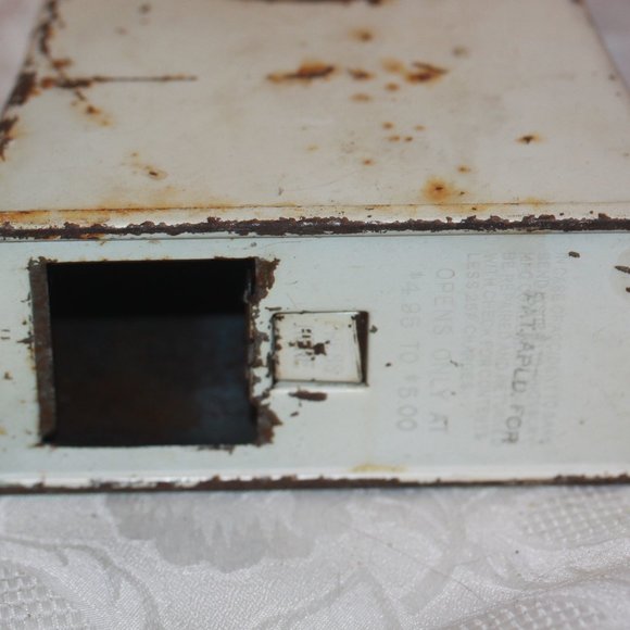 Vintage Four Coin Still Bank Piggy Metal Safe Nickel Dime Quarter Half - Picture 6 of 6